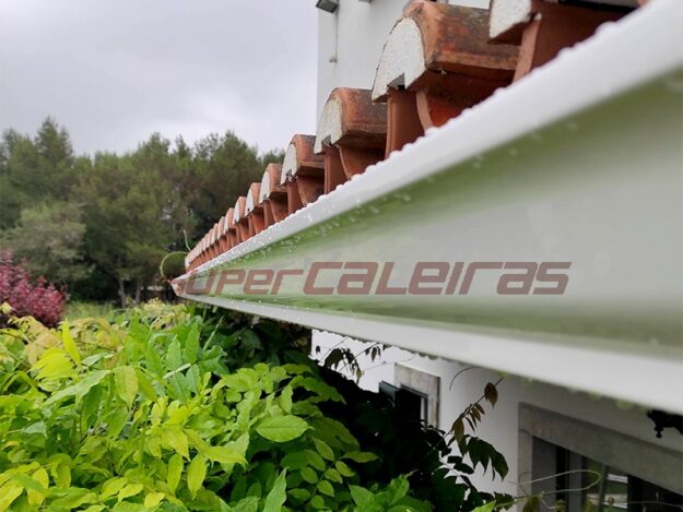 Caleiras em Alumínio Lacado